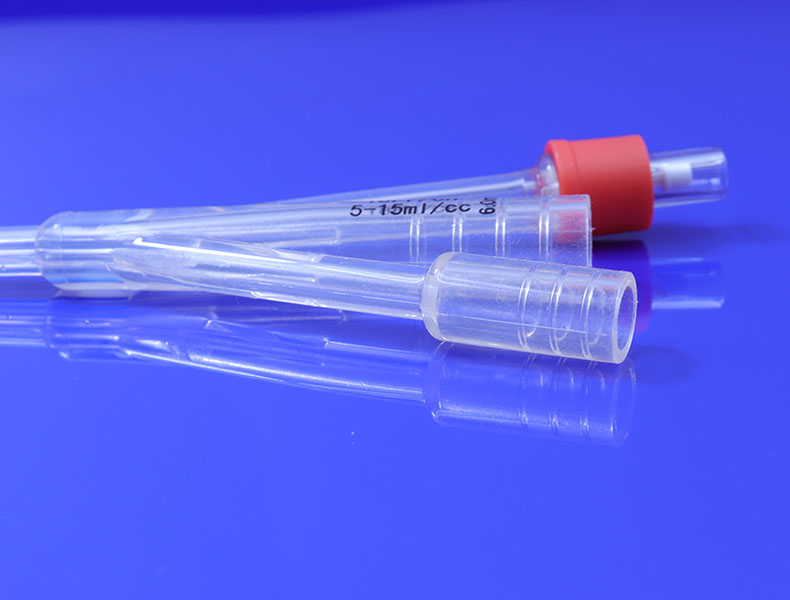 三腔導(dǎo)尿管哪個(gè)是用來沖洗膀胱的？