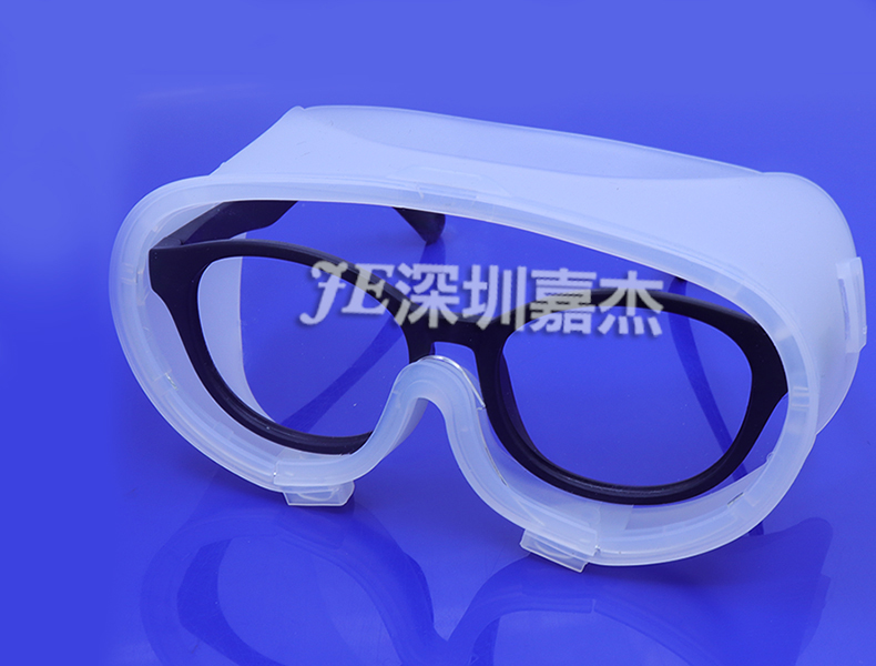 防止飛沫傳播，護目鏡是必不可少的