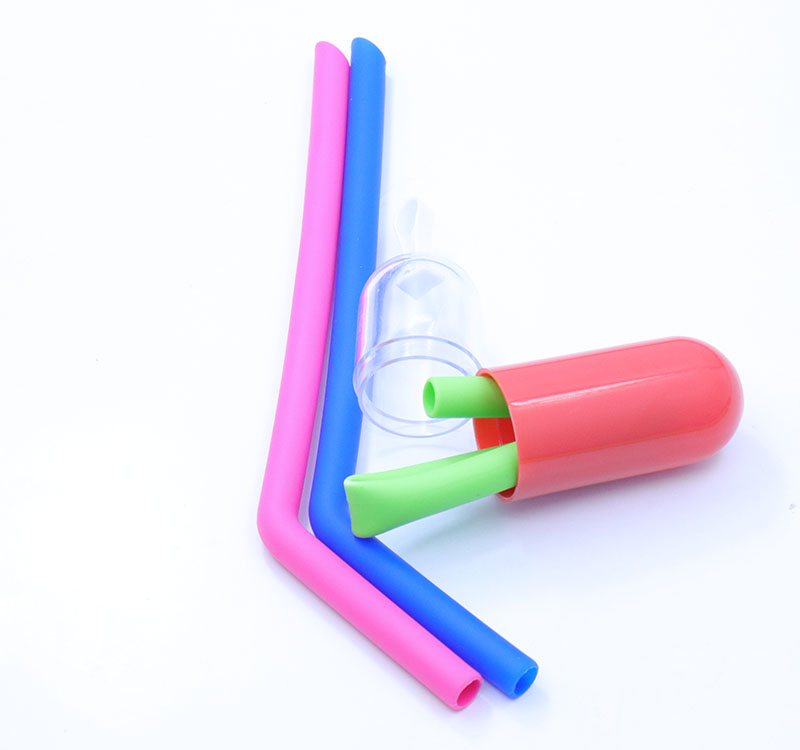 帶硅膠吸管的硅膠奶瓶適合什么時間段的小朋友使用？